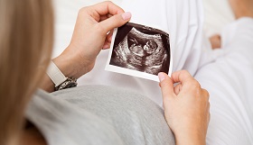 A terhesség alatti anyai szorongás okozza a gyermekben az atópiás ekcémát?
